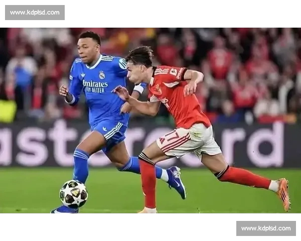 逆转胜利!足球赛场惊现悬念大逆袭,球队绝杀扭转乾坤全场沸腾 - 副本 (2) 逆转胜利!足球赛场惊现悬念大逆袭,球队绝杀扭转乾坤全场沸腾 - 副本 (2)